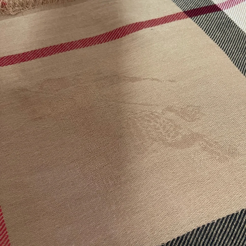 Burberry Prorsum Wrap Shawl. - Picture 10 of 16